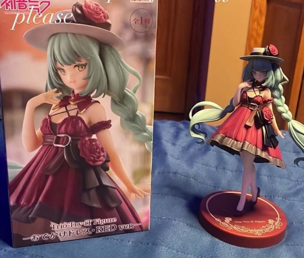 Furyu Hatsune Miku Trio-Try-iT Figure Odekake Dress Red Ver.